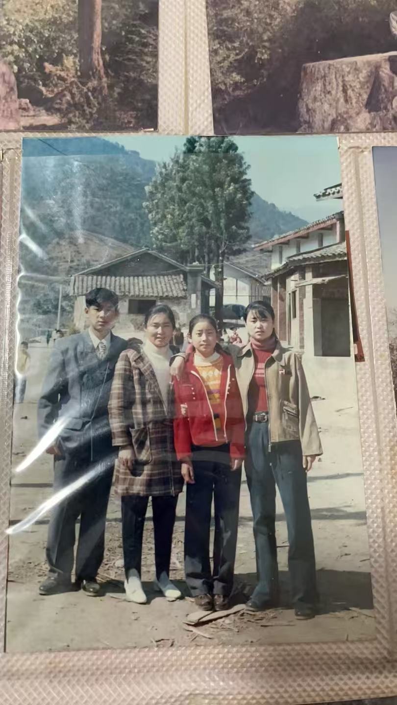 慈达的家庭旧照 · Family archive from Cida